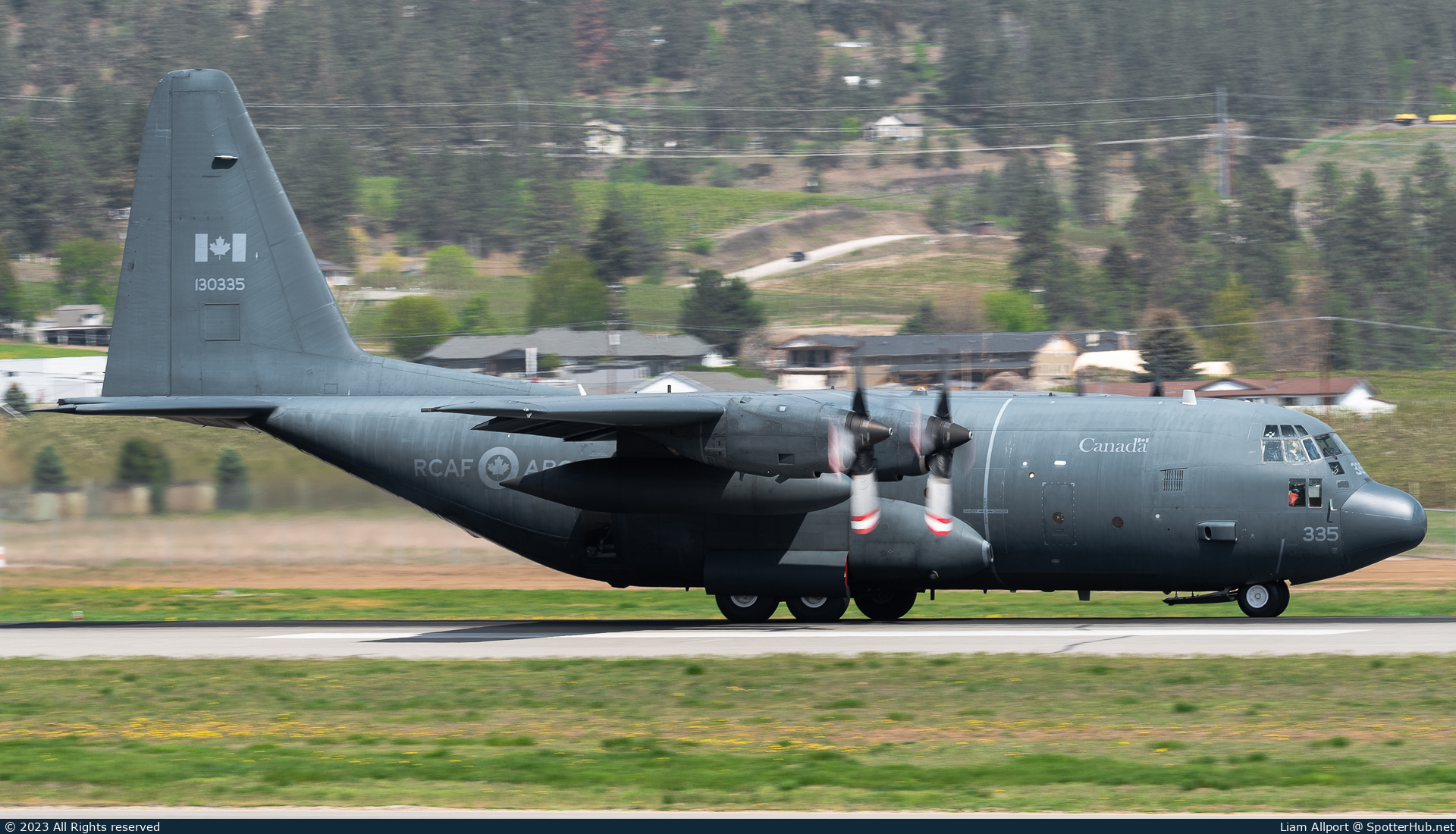 Photo of 130335 - Lockheed CC-130H Hercules operated by Royal Canadian Air Force