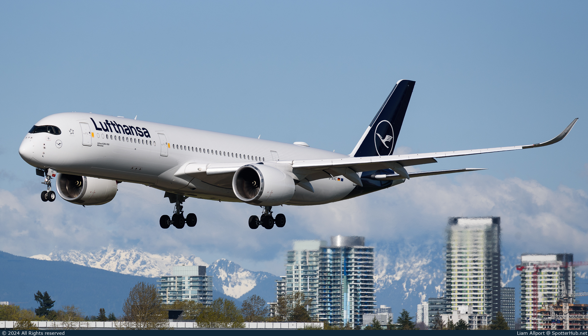 Photo of D-AIVC - Airbus A350-941 operated by Lufthansa