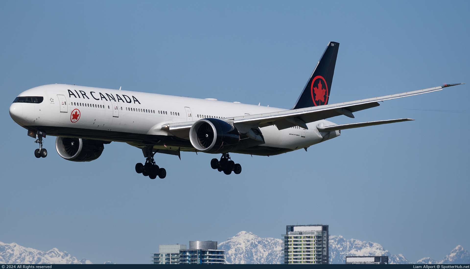 Photo of C-FITL - Boeing 777-333(ER) operated by Air Canada