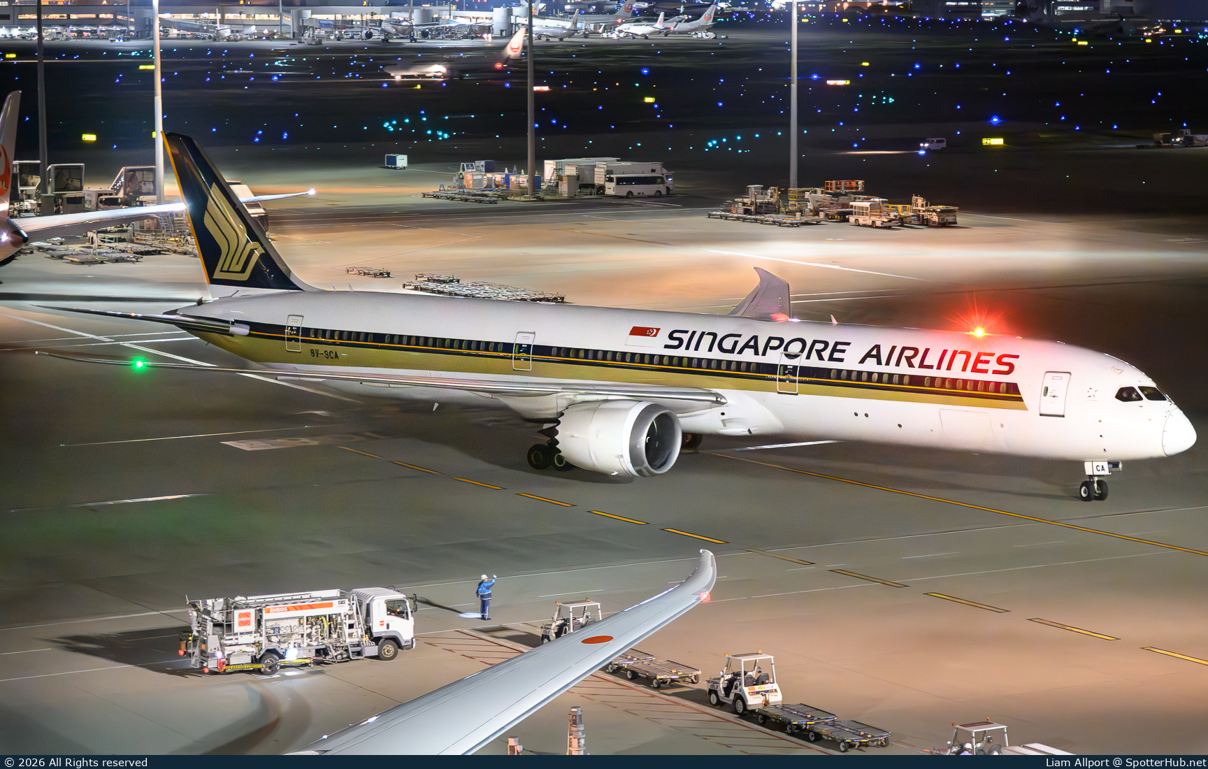 Photo of 9V-SCA - Boeing 787-10 Dreamliner operated by Singapore Airlines