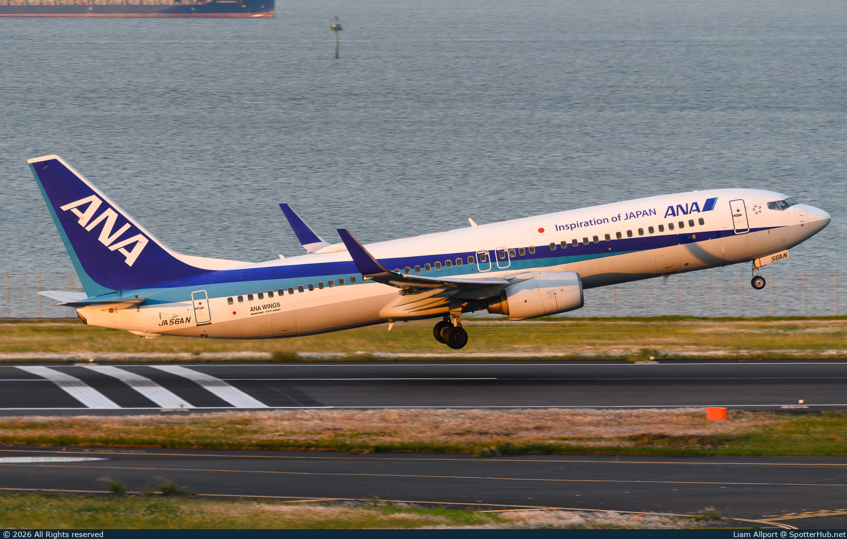 Photo of JA56AN - Boeing 737-881 operated by ANA All Nippon Airways (opb ANA Wings)
