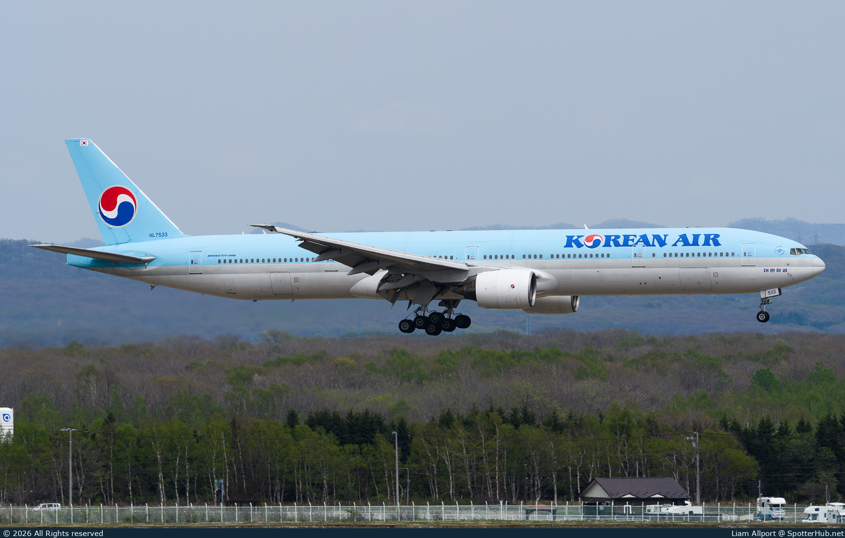 Photo of HL7533 - Boeing 777-3B5 operated by Korean Air