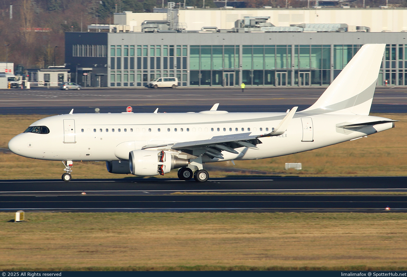 Photo of D-ALEX - Airbus A319-115(CJ) operated by K5 Aviation