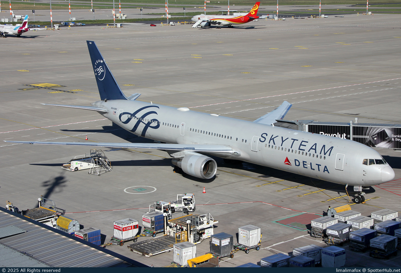 Photo of N844MH - Boeing 767-432(ER) operated by Delta Air Lines