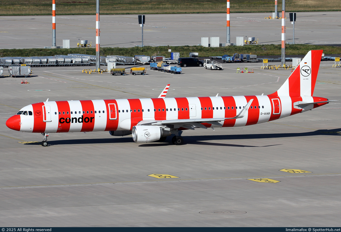 Photo of D-AIAB - Airbus A321-211 operated by Condor