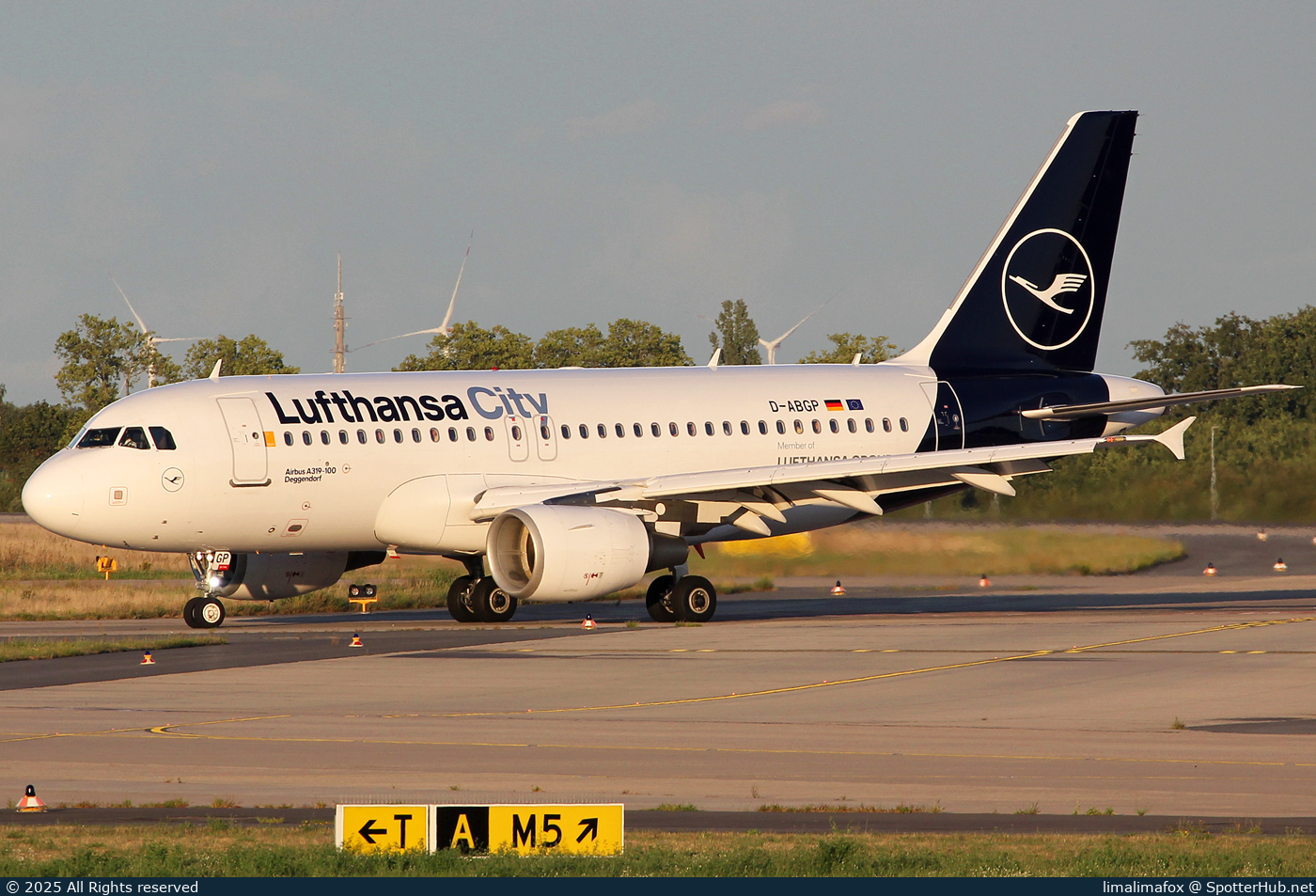Photo of D-ABGP - Airbus A319-112 operated by Lufthansa City Airlines