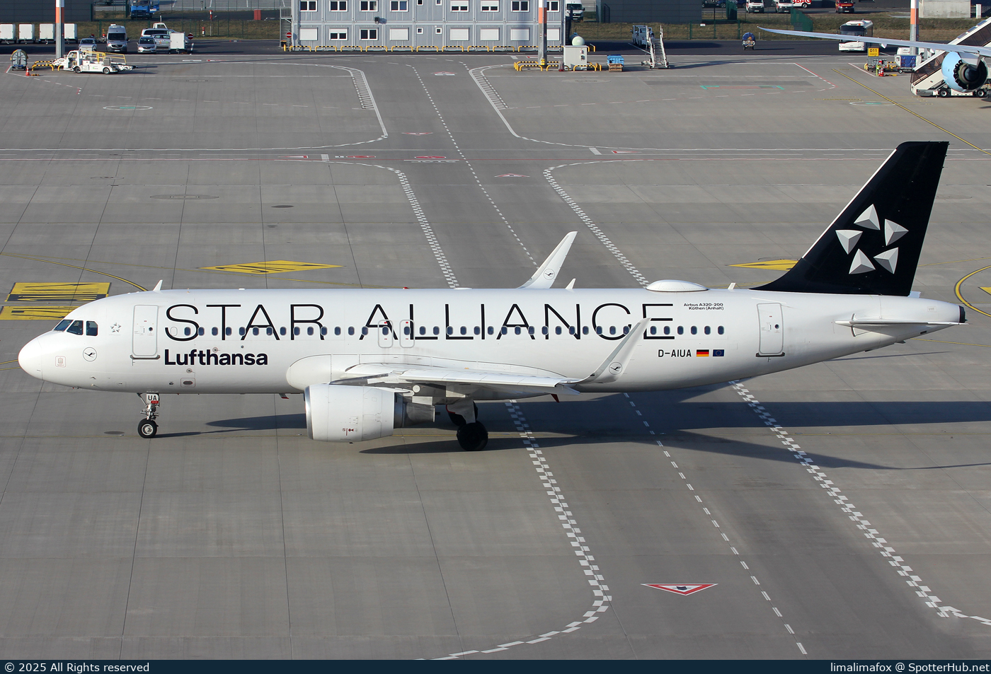 Photo of D-AIUA - Airbus A320-214 operated by Lufthansa
