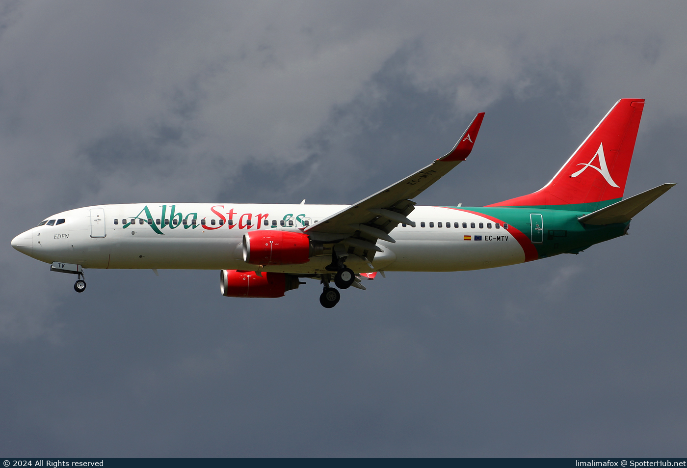Photo of EC-MTV - Boeing 737-8K5 operated by AlbaStar