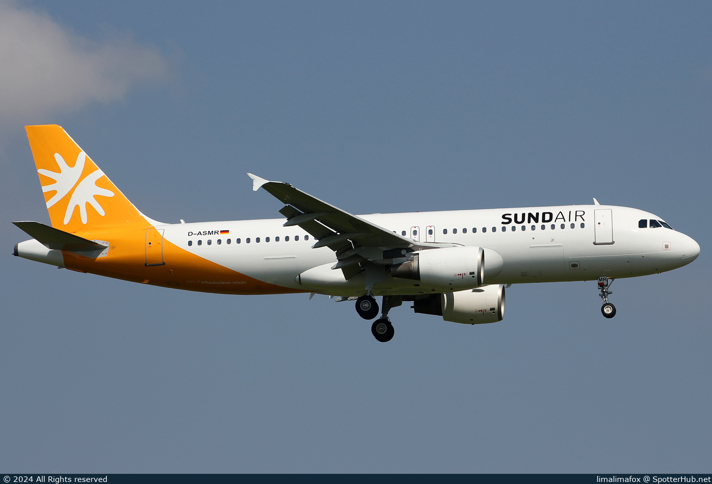 Photo of D-ASMR - Airbus A320-214 operated by Sundair