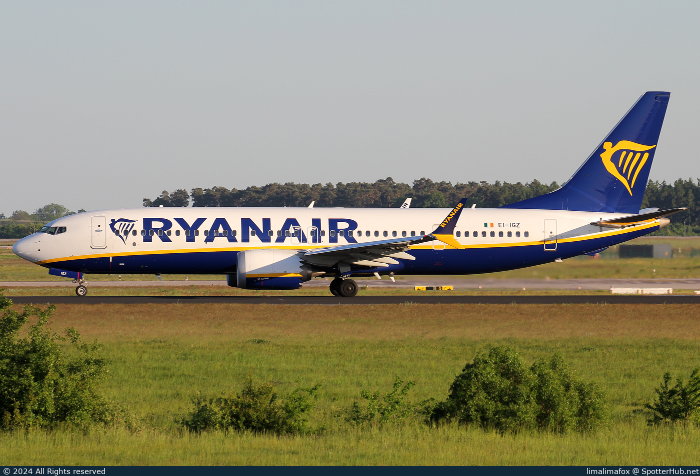 Photo of EI-IGZ - Boeing 737 MAX 8-200 operated by Ryanair