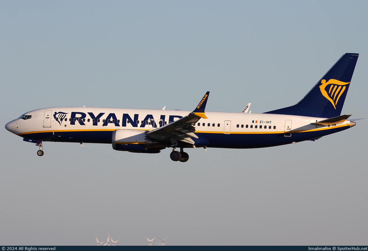 Photo of EI-IHT - Boeing 737 MAX 8-200 operated by Ryanair