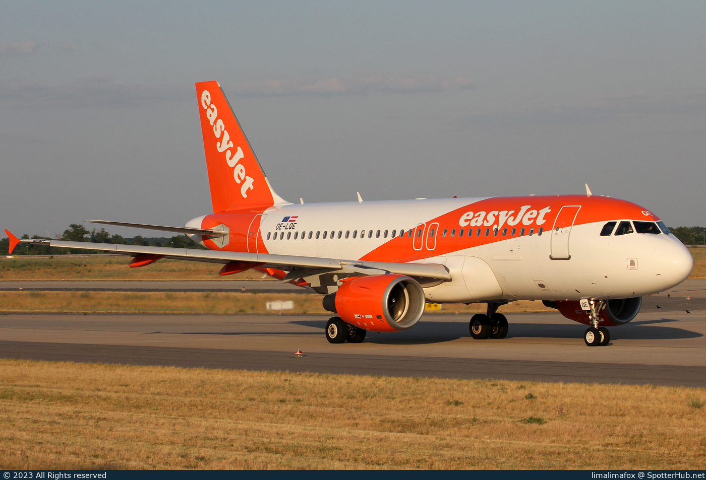 Photo of OE-LQE - Airbus A319-111 operated by easyJet Europe
