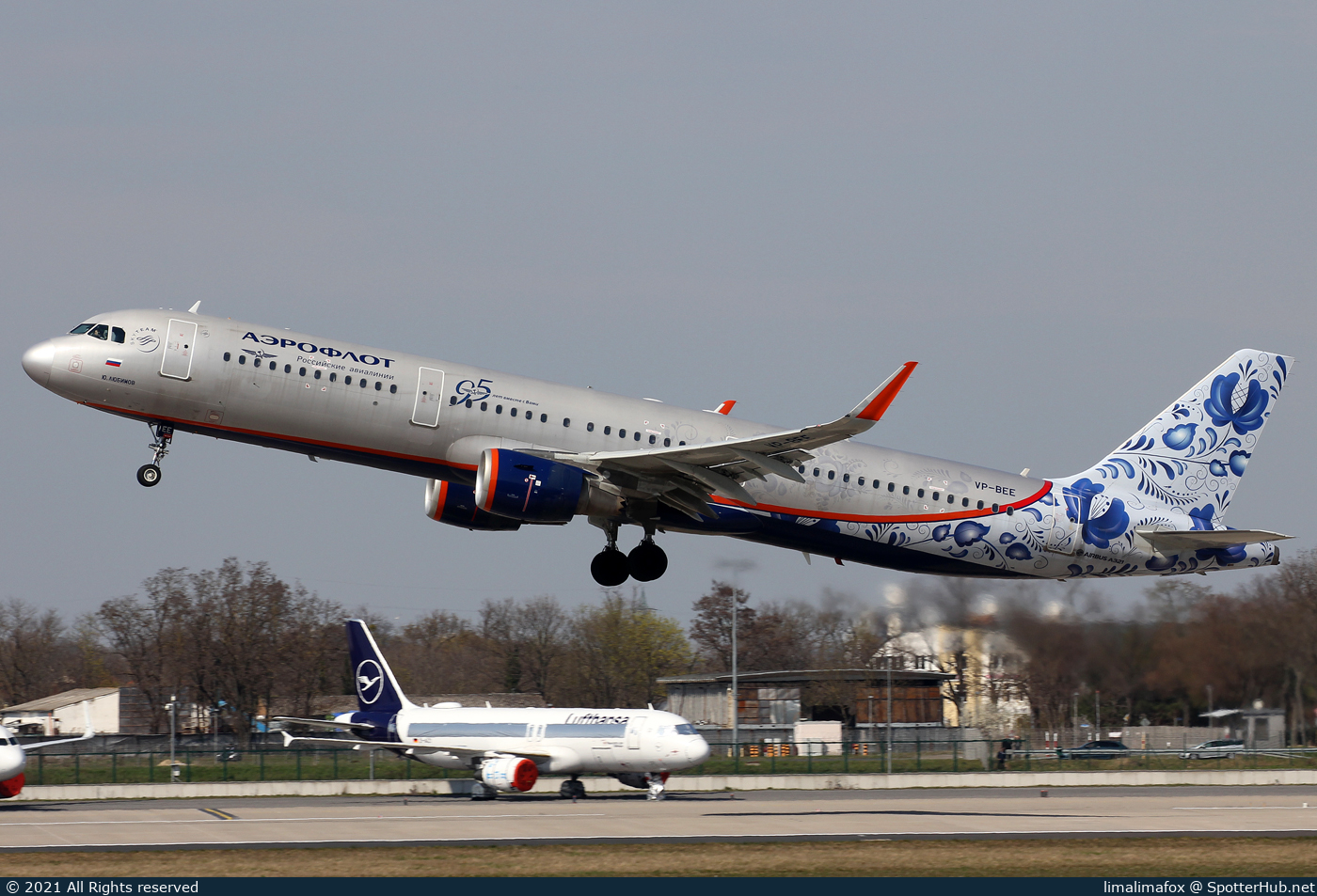Photo of VP-BEE - Airbus A321-211 operated by Aeroflot