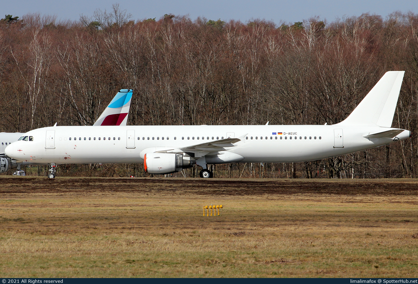 Photo of D-AEUC - Airbus A321-211 operated by Eurowings