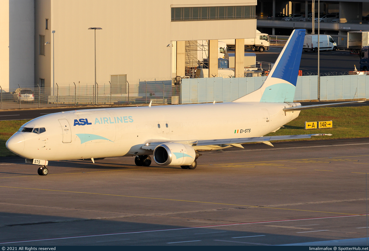 Photo of EI-STS - Boeing 737-48E(SF) operated by ASL Airlines Ireland