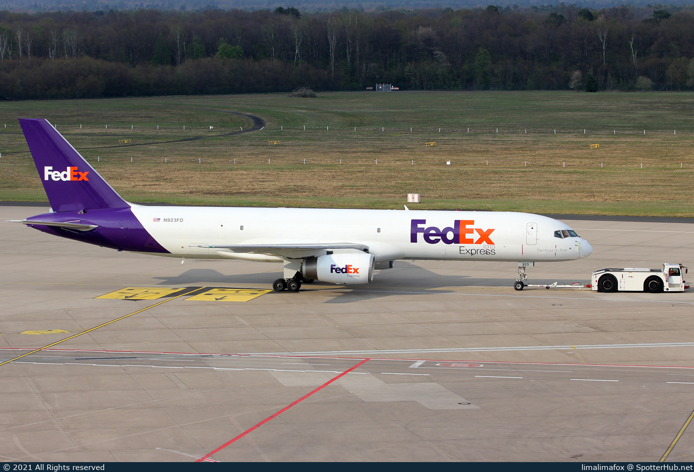 Photo of N923FD - Boeing 757-28A(SF) operated by FedEx