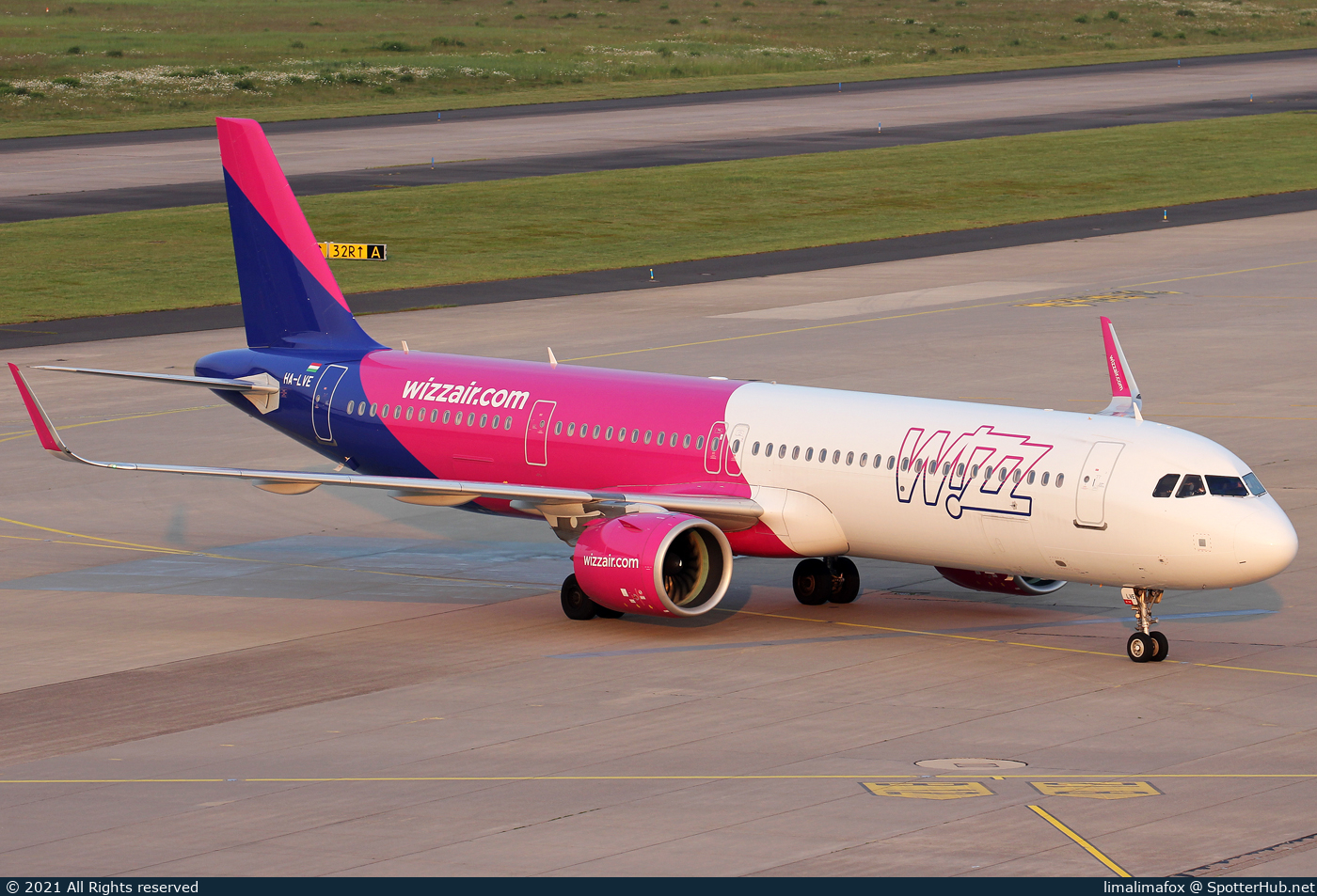 Photo of HA-LVE - Airbus A321-271NX operated by Wizz Air