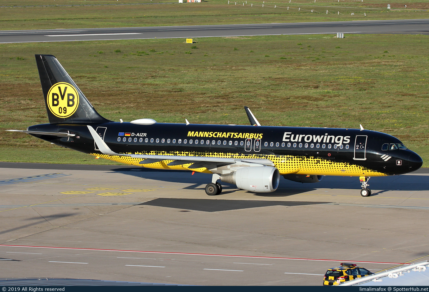 Photo of D-AIZR - Airbus A320-214 operated by Eurowings