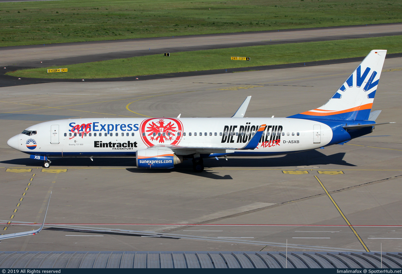 Photo of D-ASXB - Boeing 737-8Z9 operated by SunExpress Germany