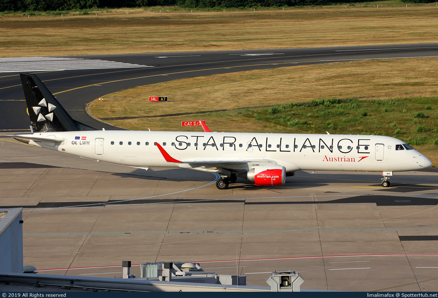 Photo of OE-LWH - Embraer ERJ-195LR operated by Austrian Airlines