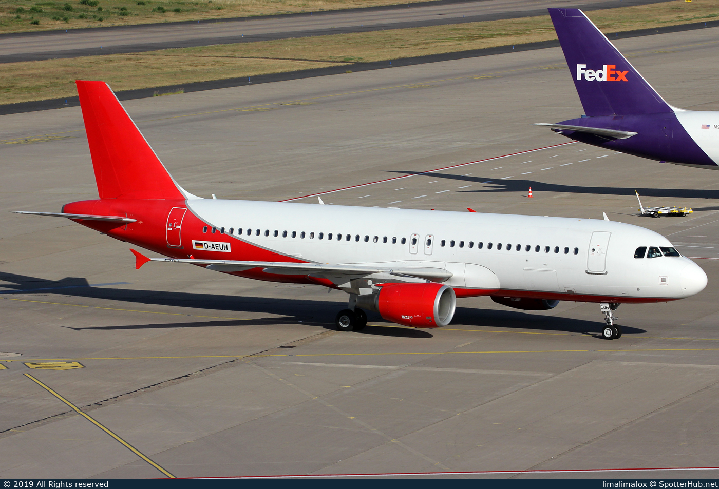 Photo of D-AEUH - Airbus A320-214 operated by Eurowings