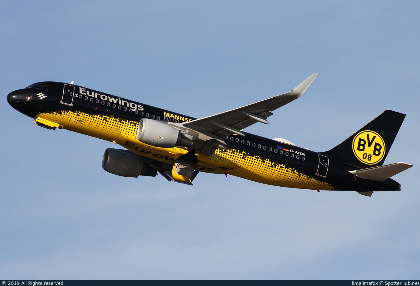 Photo of D-AIZR - Airbus A320-214 operated by Eurowings
