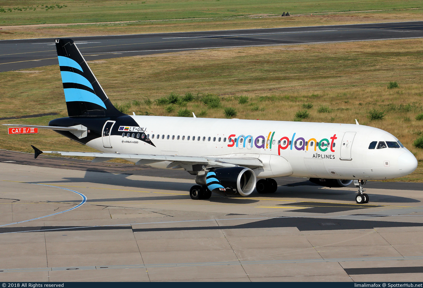 Photo of LY-ONJ - Airbus A320-214 operated by Small Planet Airlines