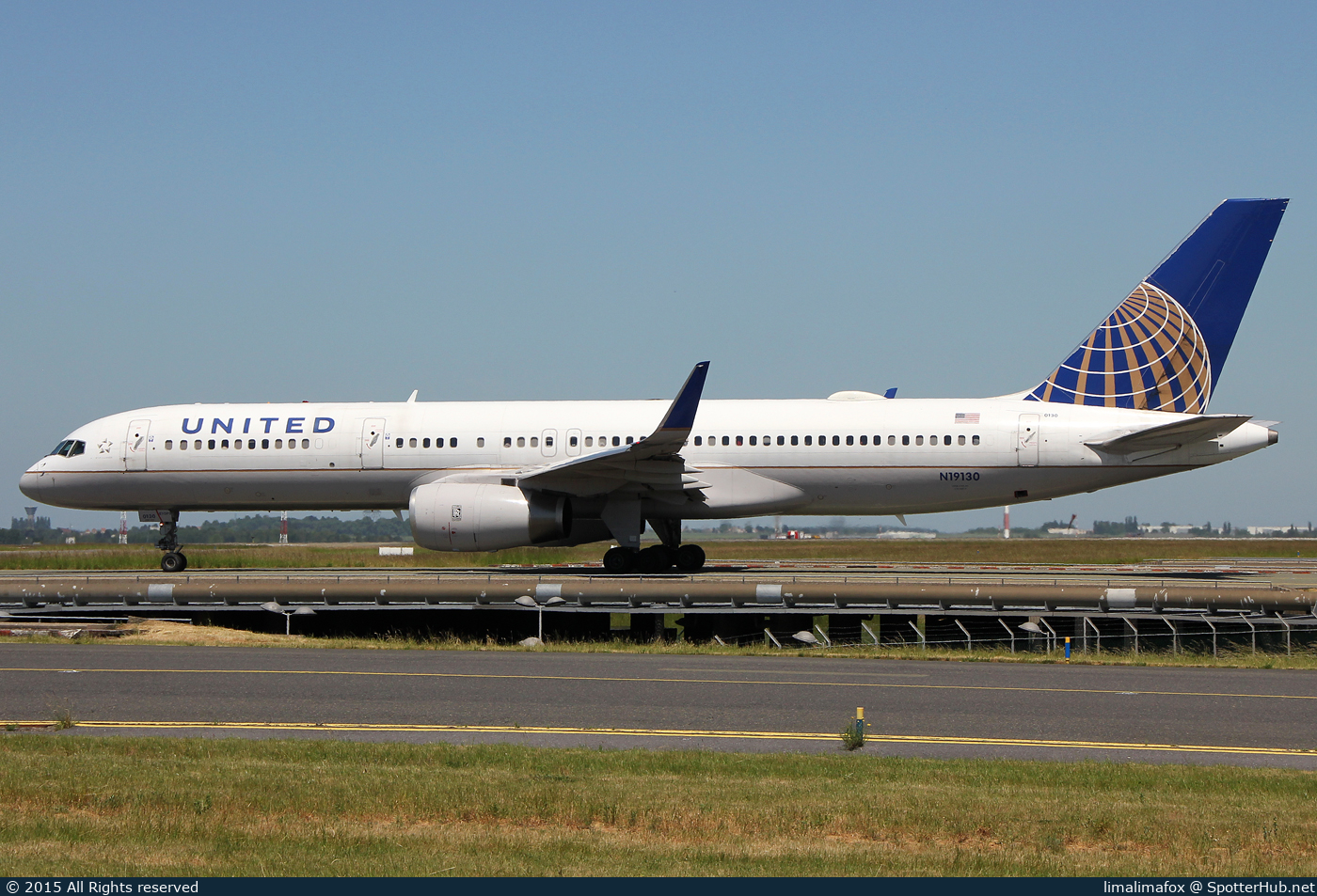 Photo of N19130 - Boeing 757-224 operated by United Airlines