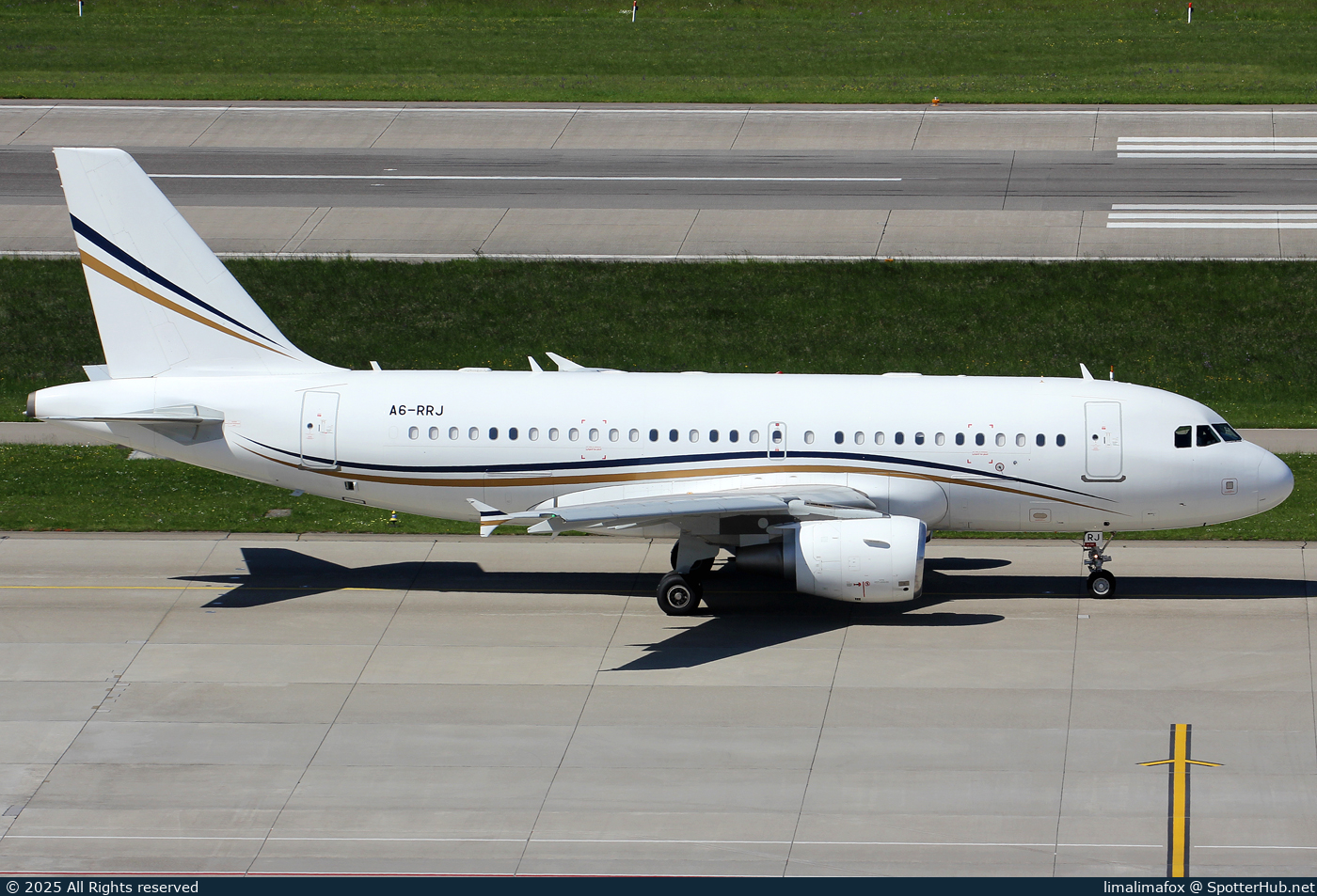 Photo of A6-RRJ - Airbus A319-115 operated by Rotana Jet Aviation