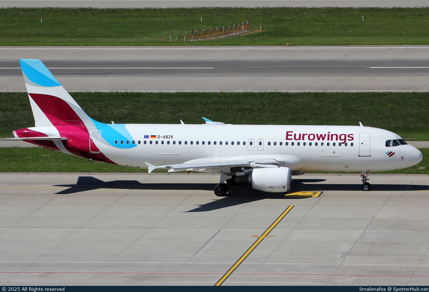 Photo of D-ABZK - Airbus A320-216 operated by Eurowings