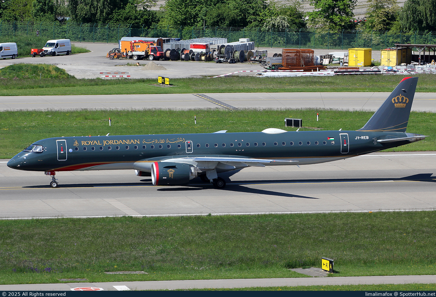 Photo of JY-REB - Embraer ERJ-195-E2 operated by Royal Jordanian Airlines