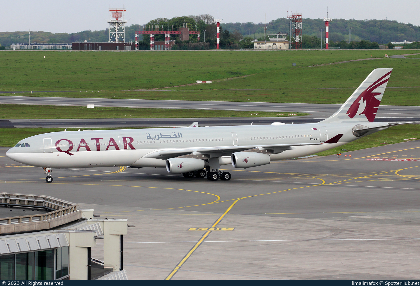 Photo of A7-AAH - Airbus A340-313 operated by Qatar Amiri Flight