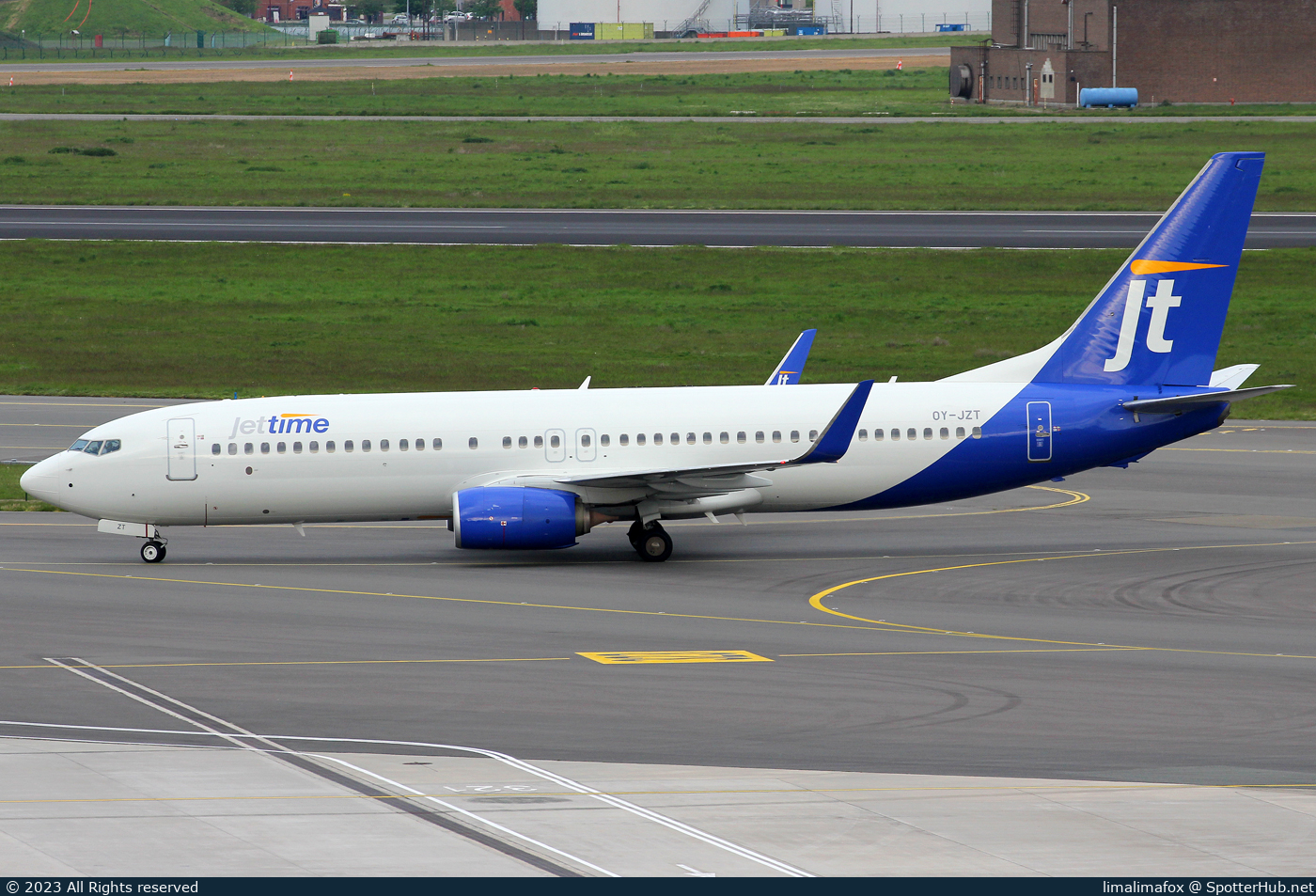 Photo of OY-JZT - Boeing 737-8AL operated by Jettime