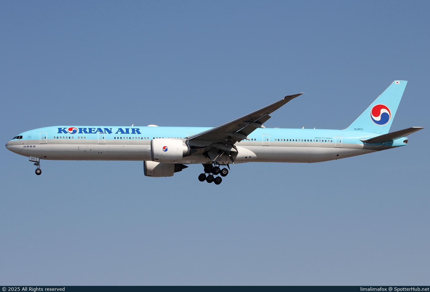 Photo of HL8011 - Boeing 777-3B5(ER) operated by Korean Air
