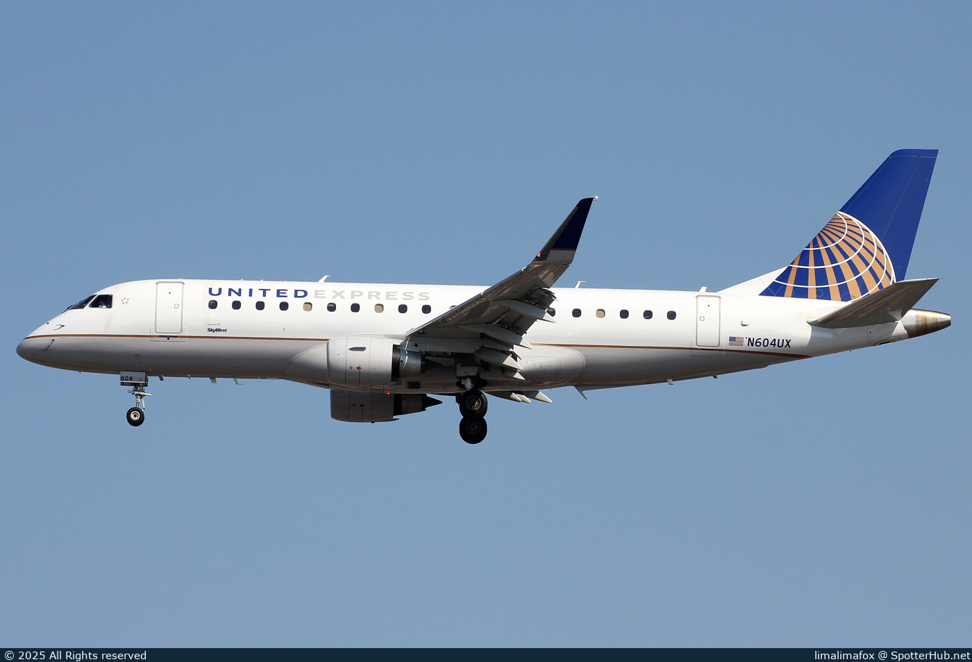 Photo of N604UX - Embraer ERJ-175LL operated by United Express (opb SkyWest Airlines)