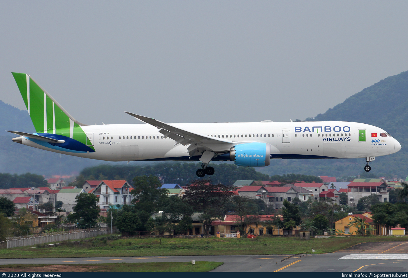 Photo of VN-A818 - Boeing 787-9 Dreamliner operated by Bamboo Airways