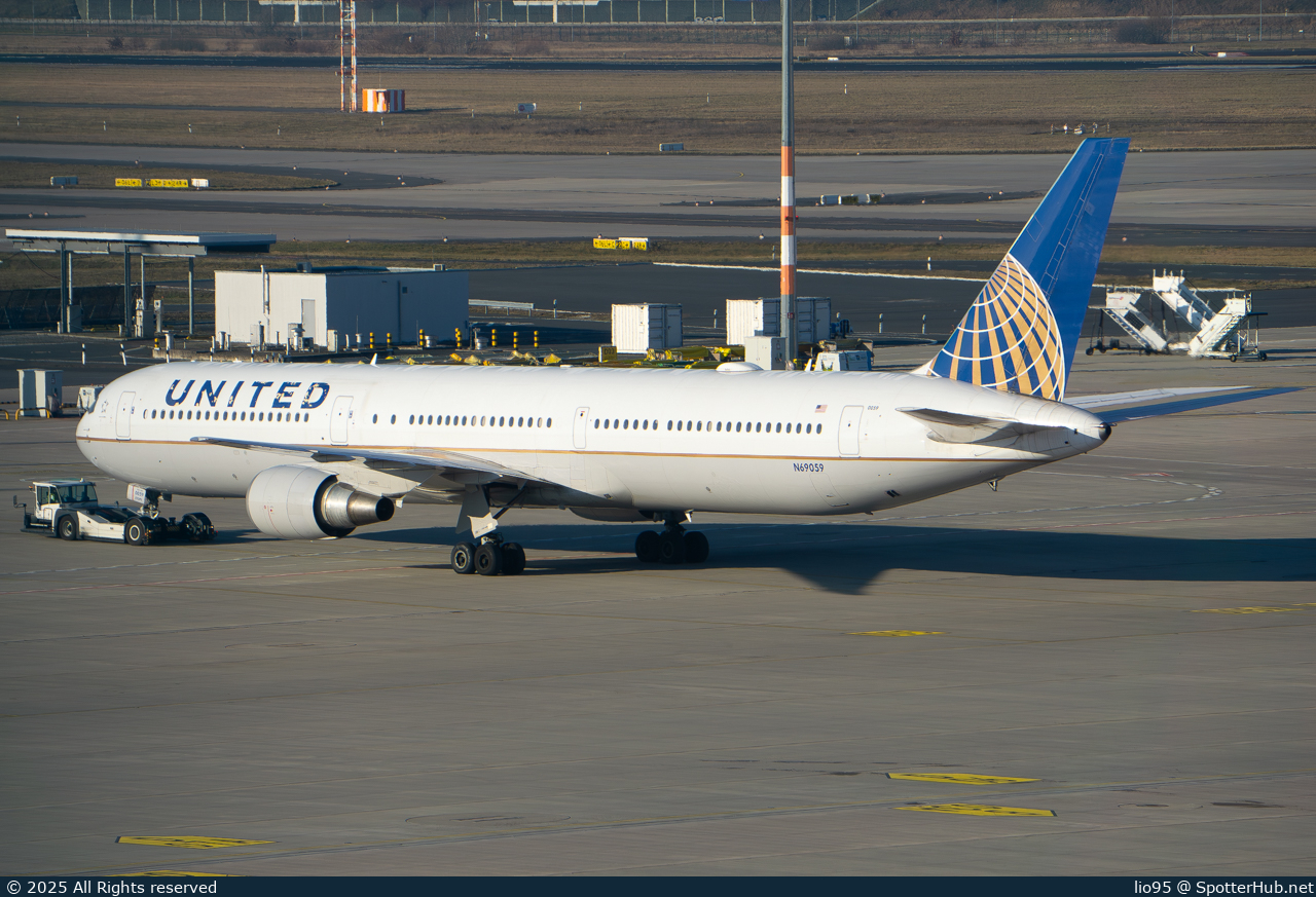Photo of N69059 - Boeing 767-424(ER) operated by United Airlines