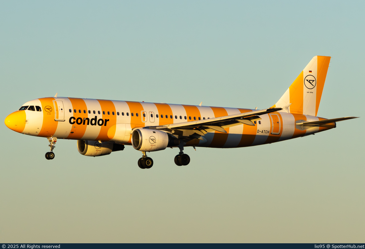 Photo of D-ATCH - Airbus A320-212 operated by Condor
