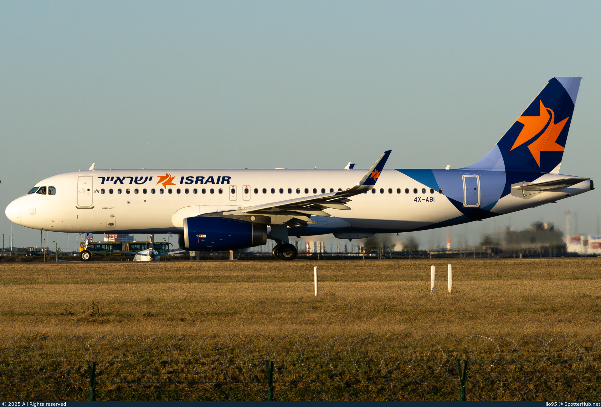 Photo of 4X-ABI - Airbus A320-232 operated by Israir