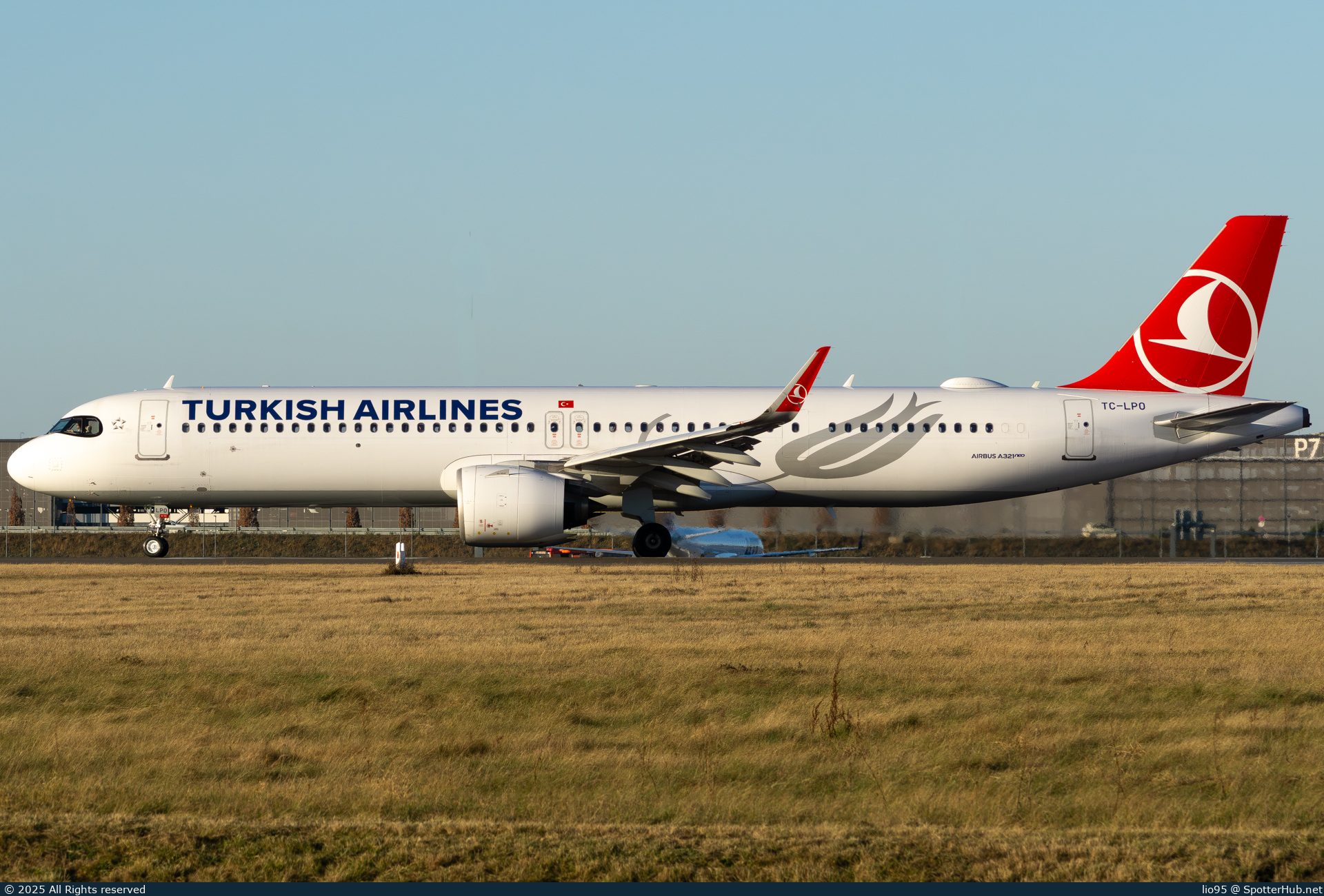 Photo of TC-LPO - Airbus A321-271NX operated by Turkish Airlines