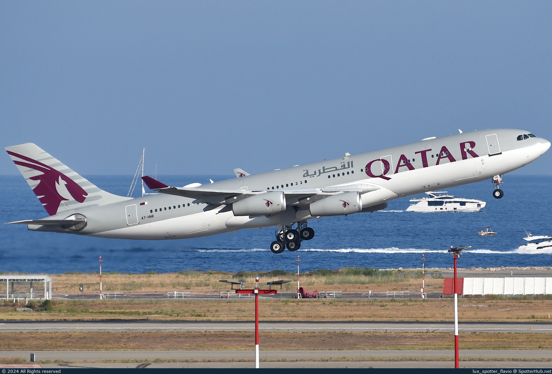 Photo of A7-HHK - Airbus A340-211 operated by Qatar Amiri Flight