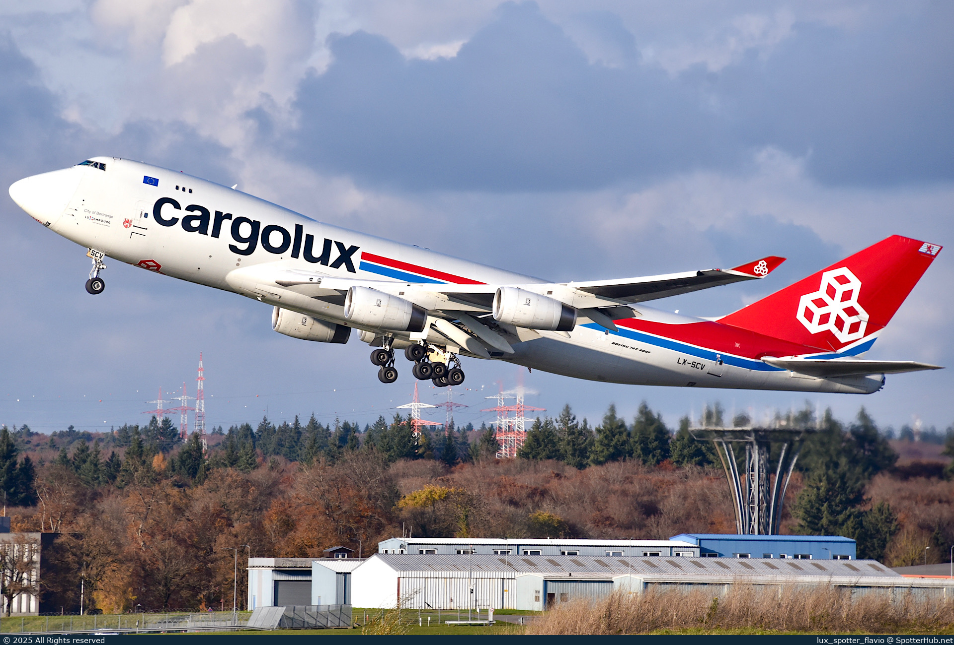 Photo of LX-SCV - Boeing 747-4R7F operated by Cargolux