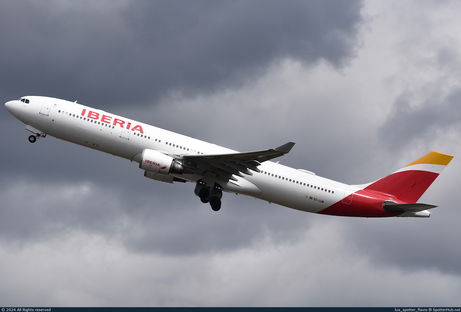 Photo of EC-LUB - Airbus A330-302 operated by Iberia