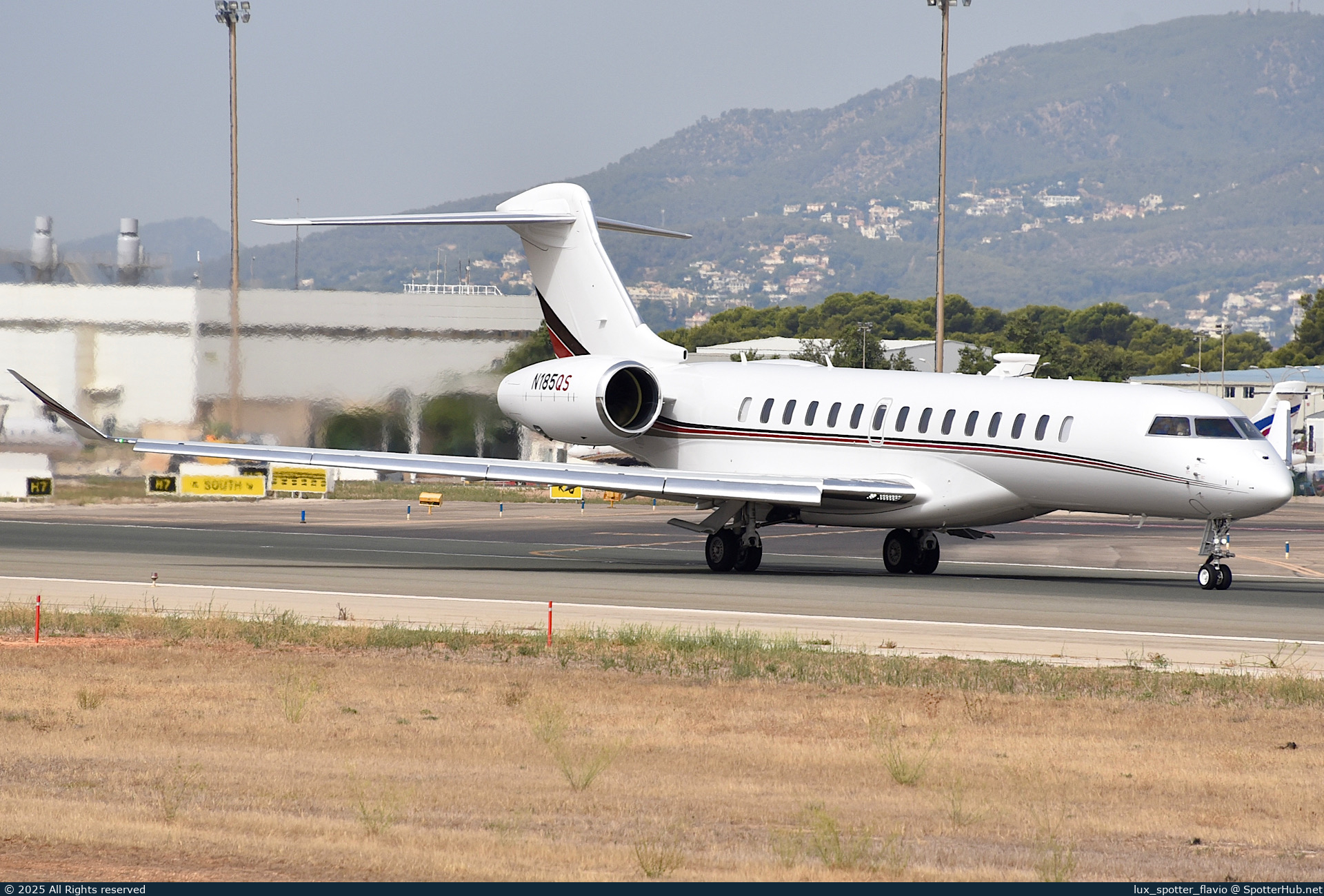 Photo of N185QS - Bombardier Global 7500 operated by NetJets