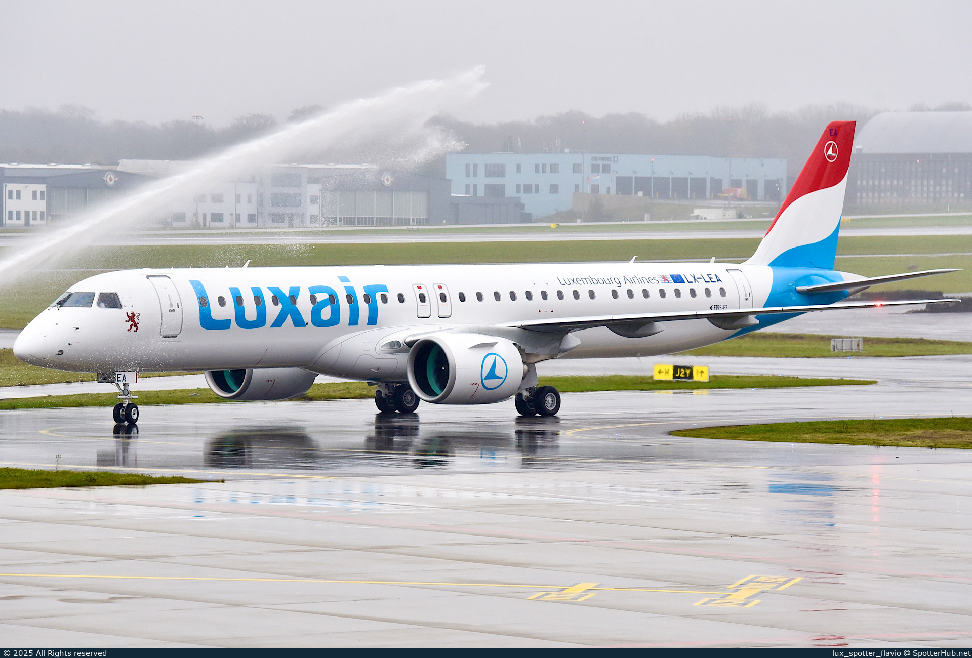 Photo of LX-LEA - Embraer ERJ-195-E2 operated by Luxair