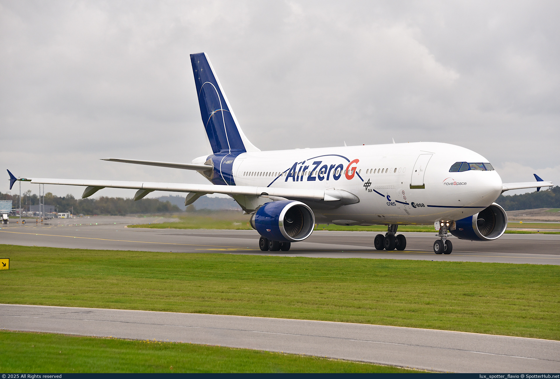 Photo of F-HNOV - Airbus A310-304 operated by Novespace