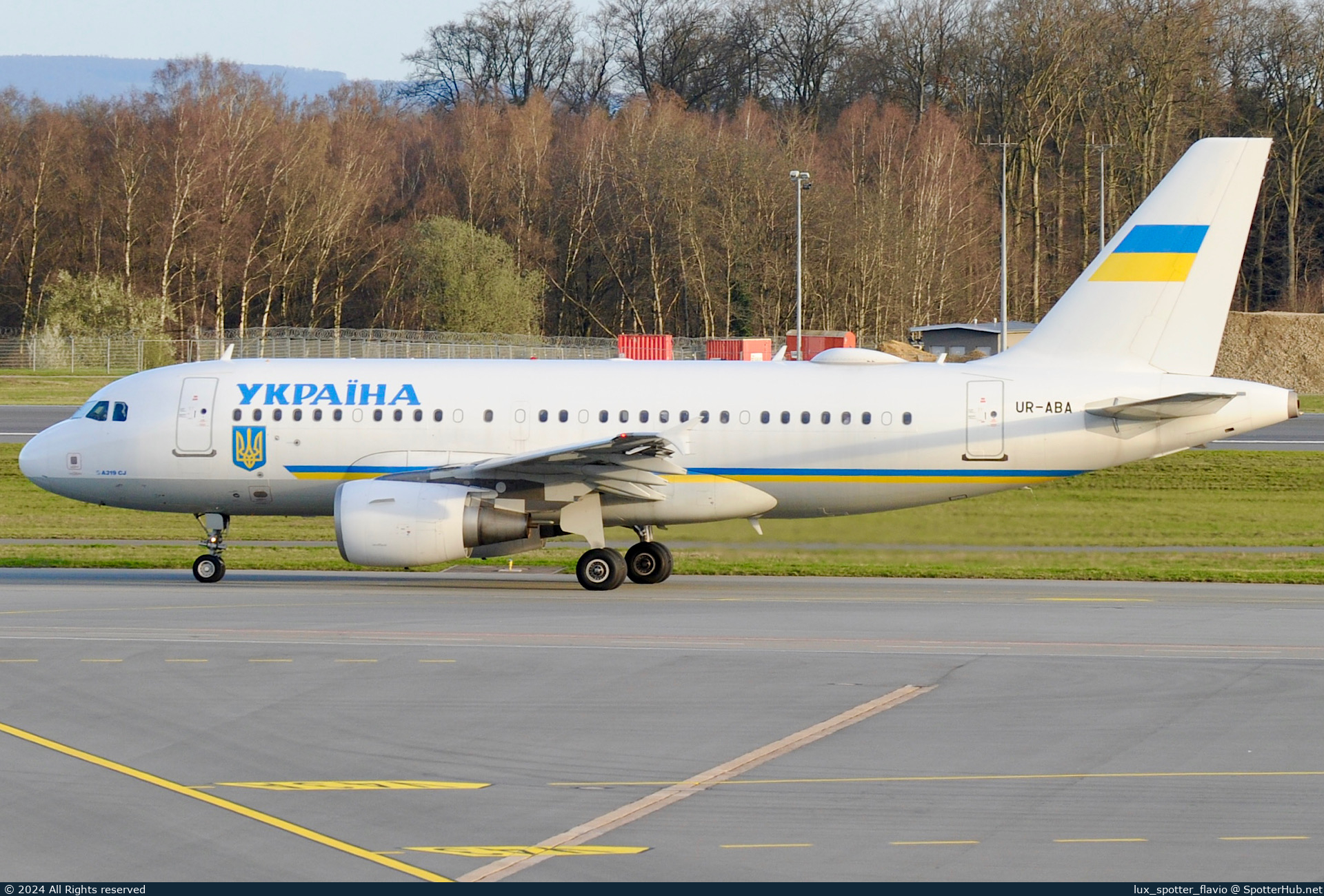Photo of UR-ABA - Airbus A319-115(CJ) operated by Government of Ukraine