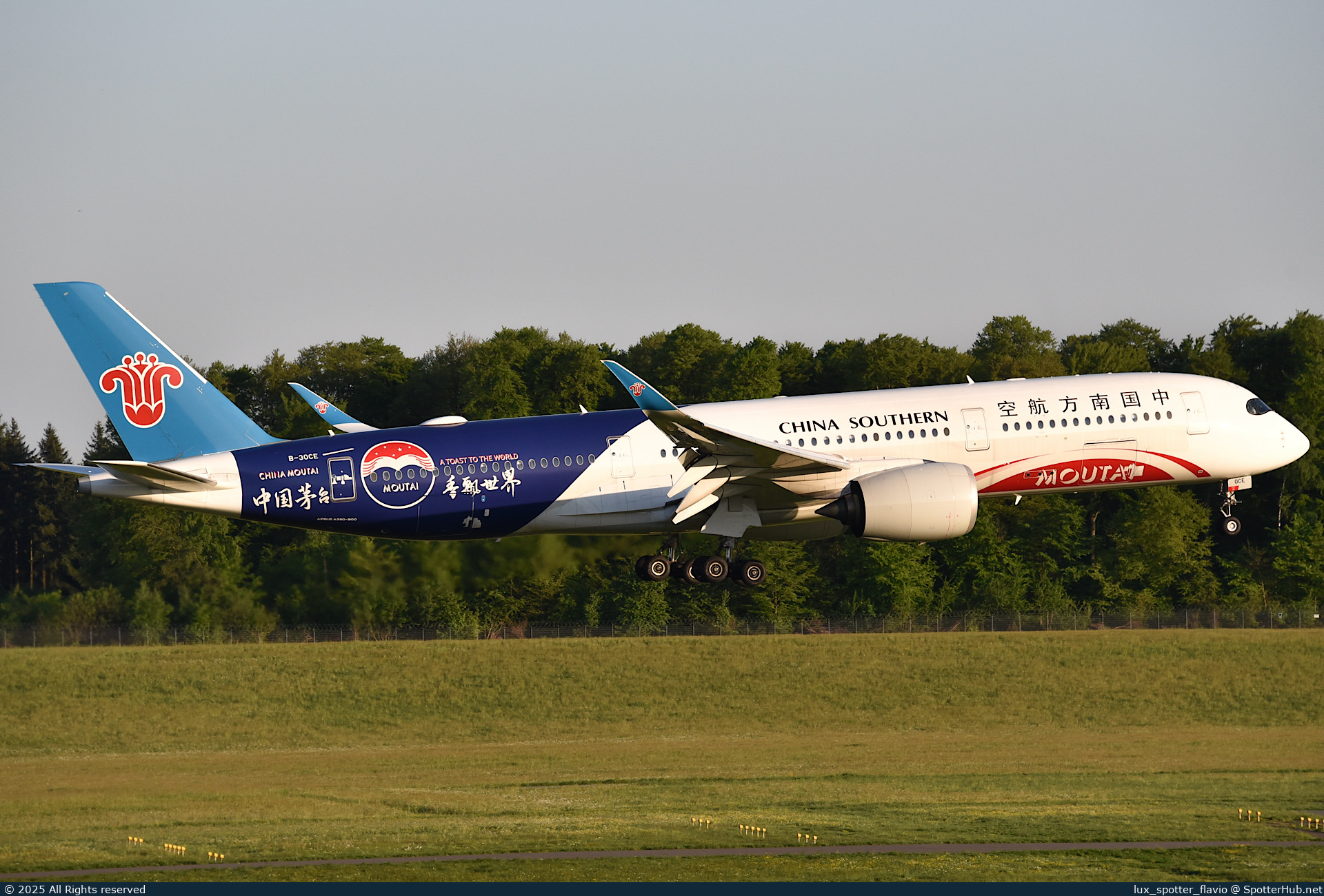 Photo of B-30CE - Airbus A350-941 operated by China Southern Airlines