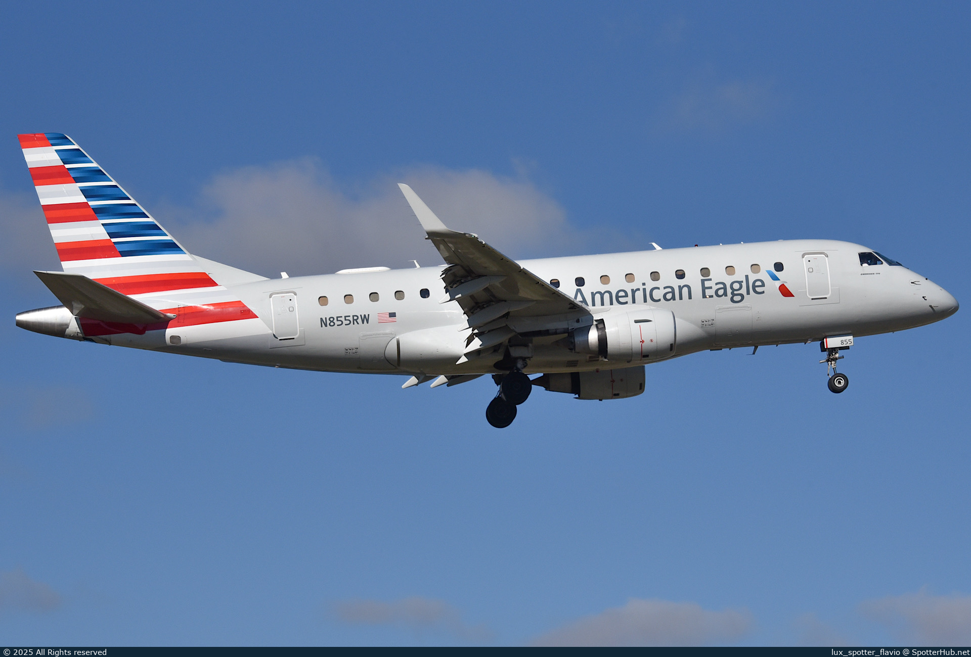 Photo of N855RW - Embraer ERJ-170SE operated by American Eagle (opb Republic Airways)