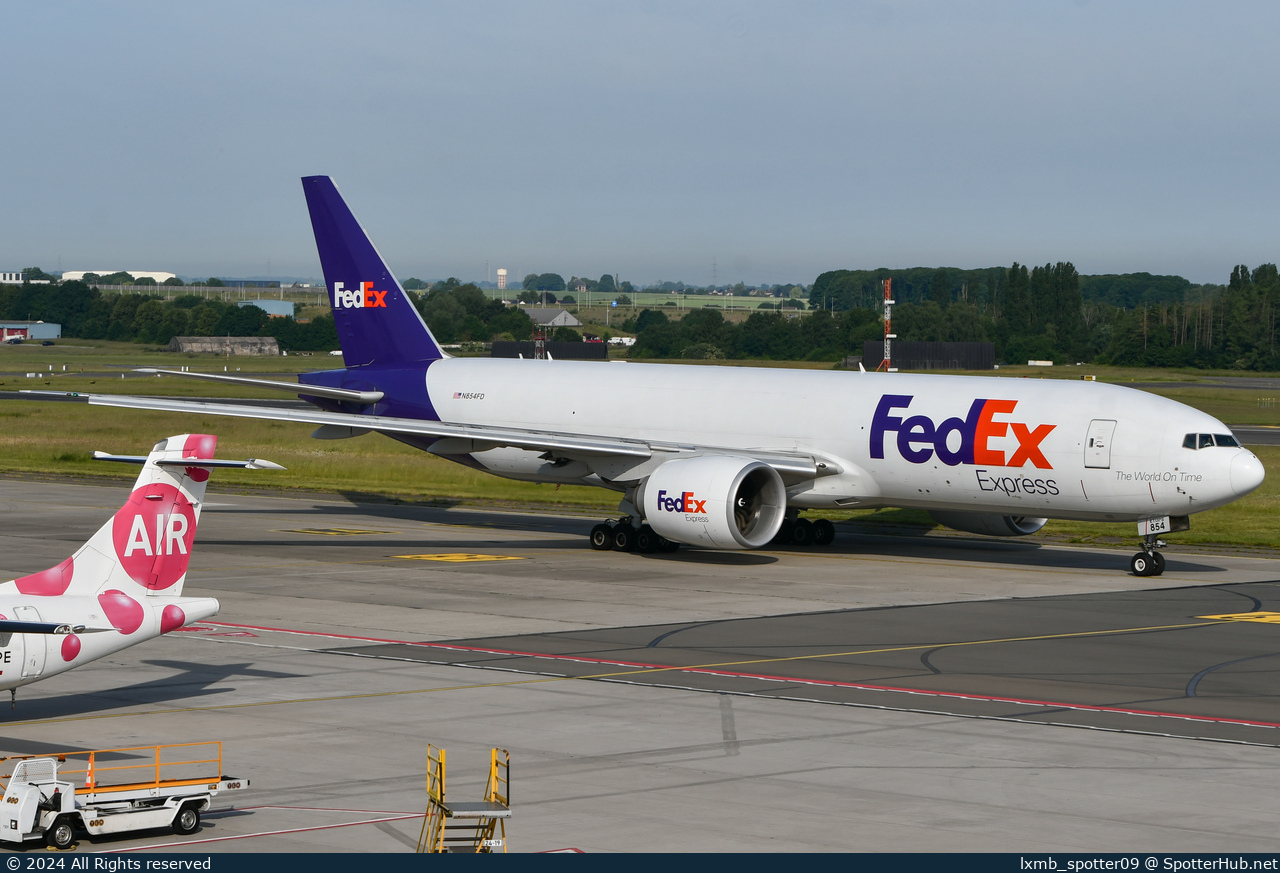 Photo of N854FD - Boeing 777-FS2 operated by FedEx